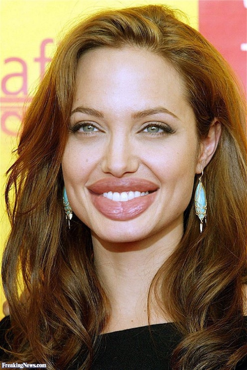 Angelina-Jolie--12925.jpg