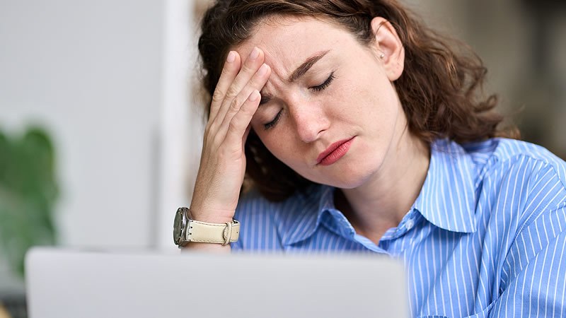 Does a suspended nursing license show up on a background check?