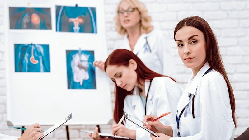 Future nurses studying cancer care and diagnostics as part of the best oncology nurse practitioner programs.