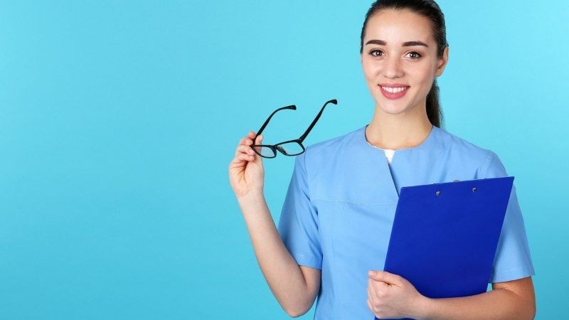 Nursing student in scrubs representing Jacksonville nursing schools.