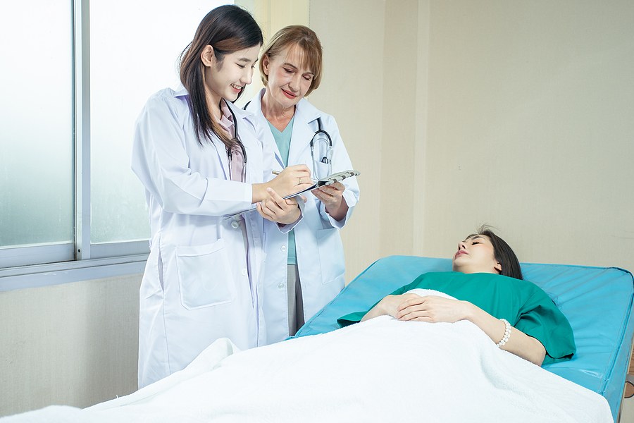 Two nursing students assessing a patient while studying in a Nurse Educator program in North Carolina.