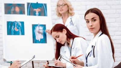 Future nurses studying cancer care and diagnostics as part of the best oncology nurse practitioner programs.