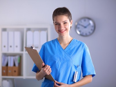 Nursing student in scrubs holding a clipboard while preparing for clinical training in one of the best BSN programs in Arizona.